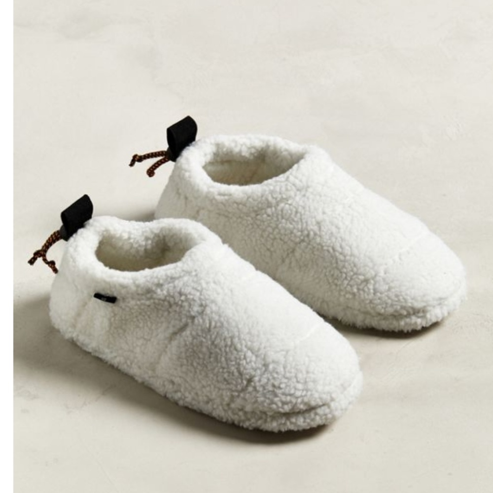 UO Allover Sherpa Slipper